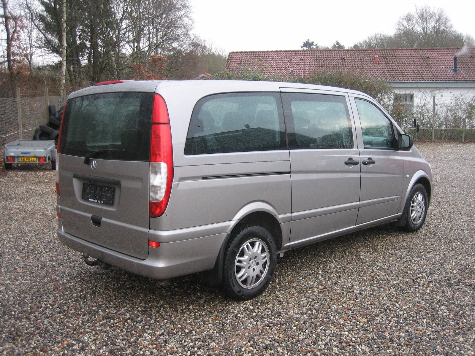 Orange Mercedes Vito 116 fra 2013