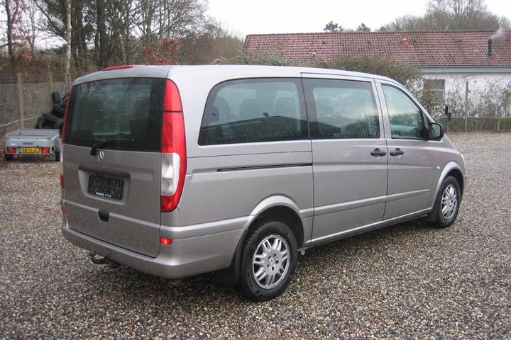 Orange Mercedes Vito 116 fra 2013