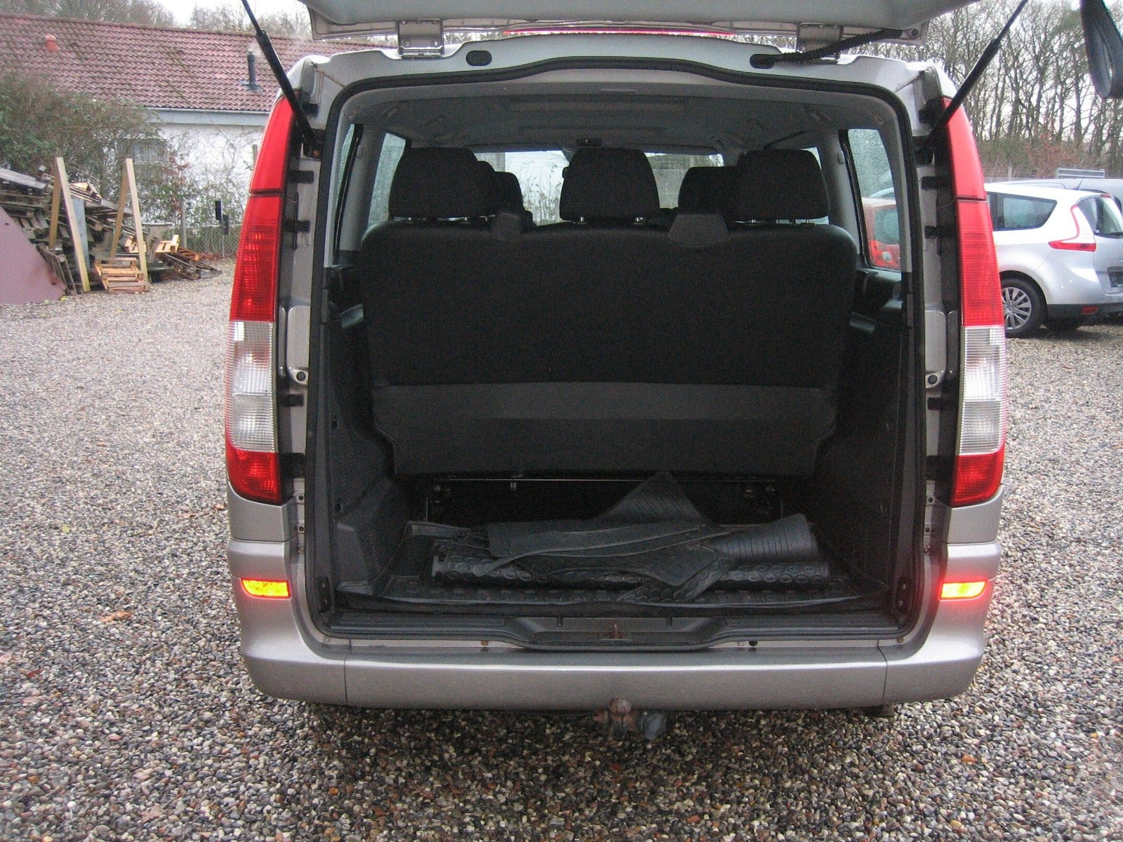 Orange Mercedes Vito 116 fra 2013