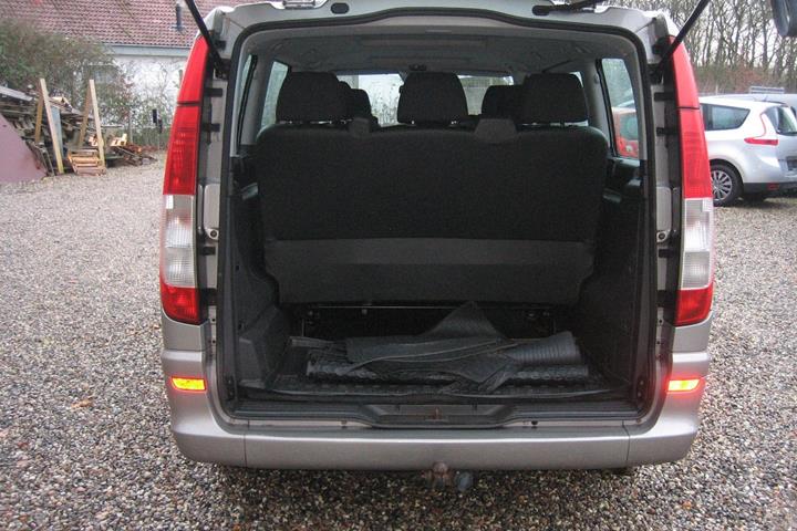Orange Mercedes Vito 116 fra 2013