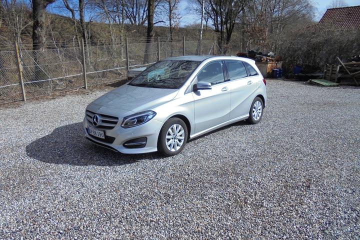 Sølv Mercedes B200 d fra 2017