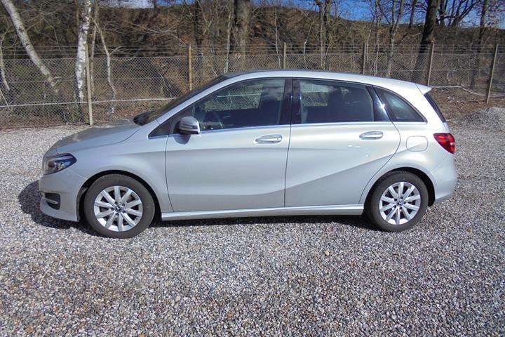 Sølv Mercedes B200 d fra 2017