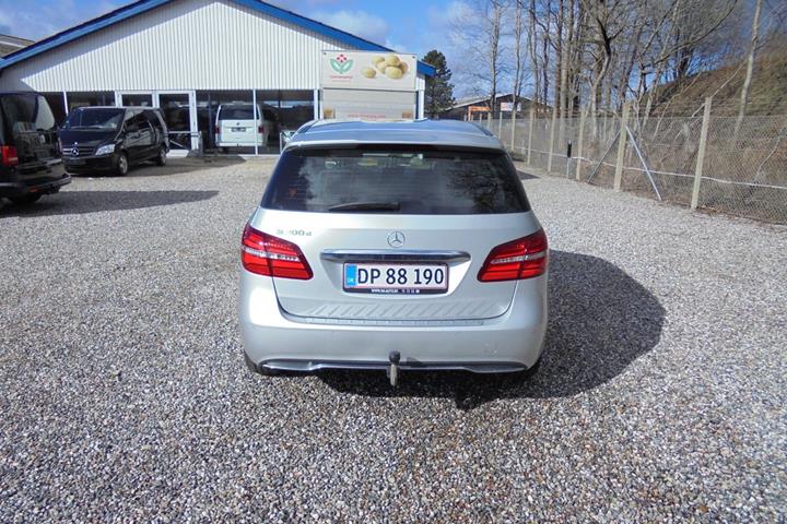 Sølv Mercedes B200 d fra 2017
