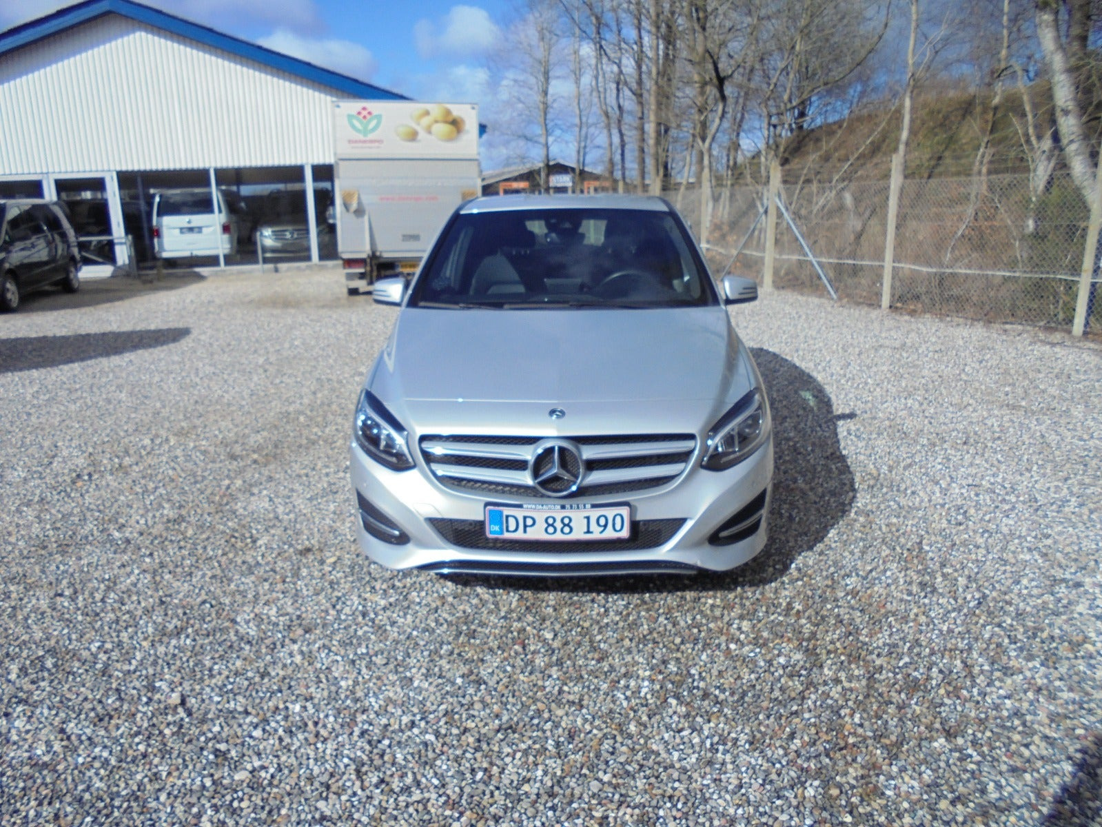 Sølv Mercedes B200 d fra 2017