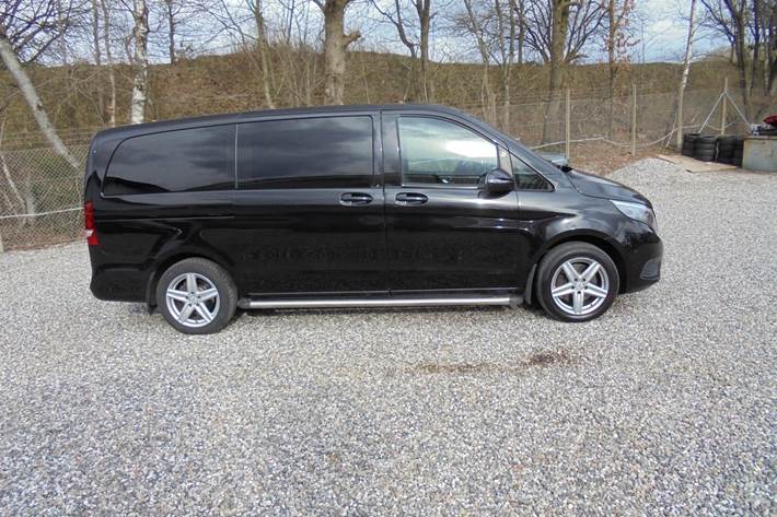 Sort Mercedes V250 d fra 2017