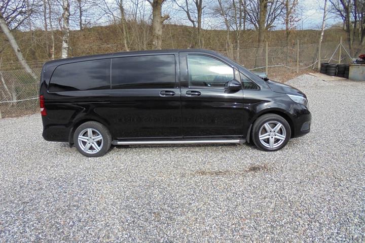Sort Mercedes V250 d fra 2017