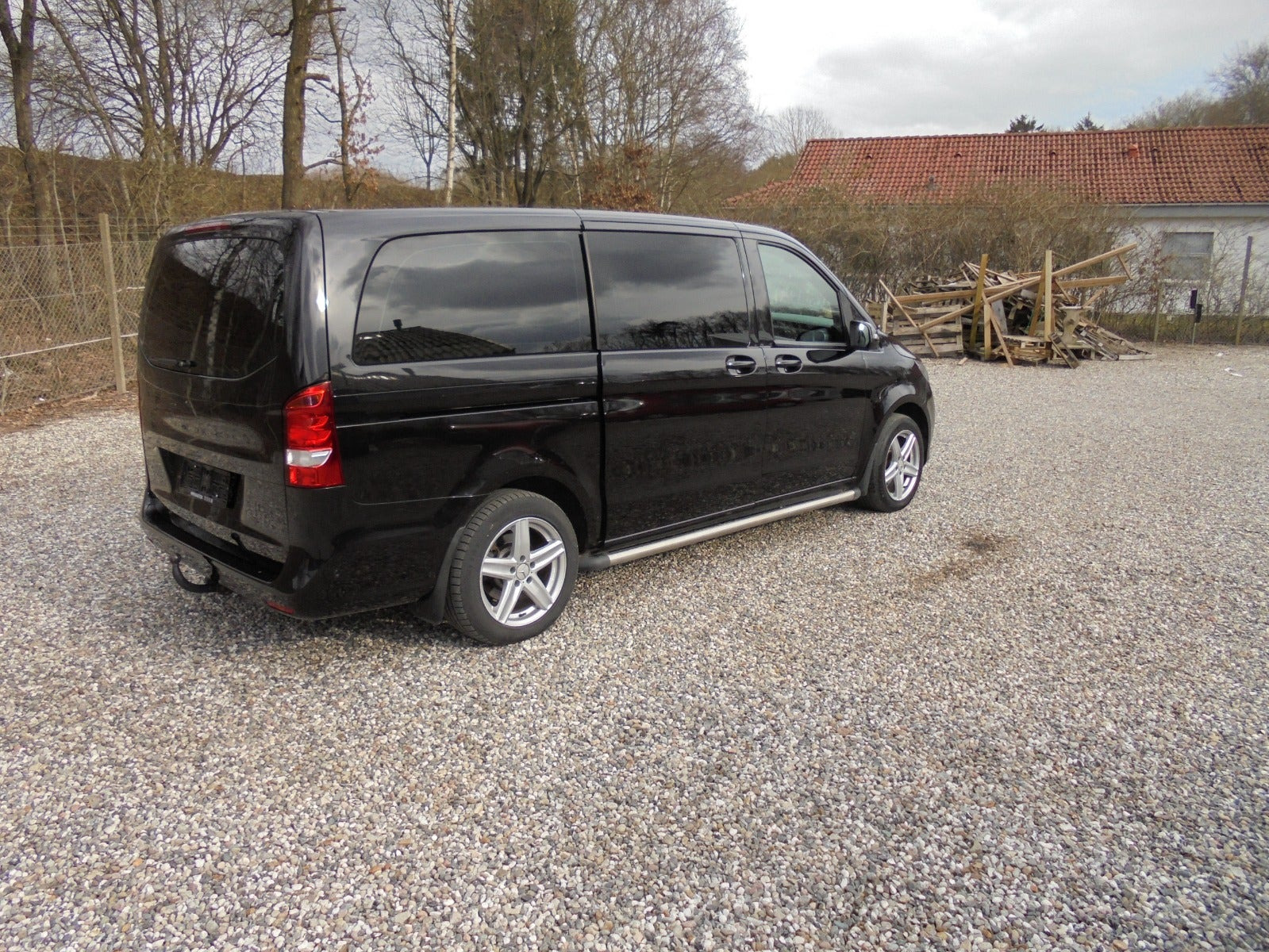 Sort Mercedes V250 d fra 2017