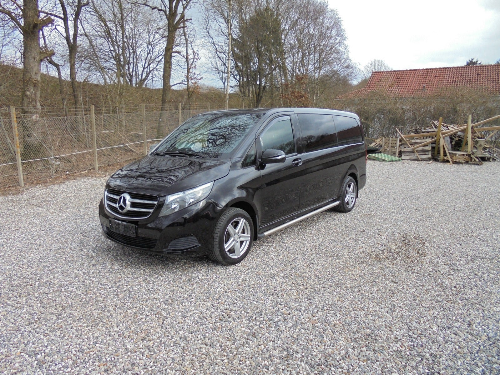 Sort Mercedes V250 d fra 2017