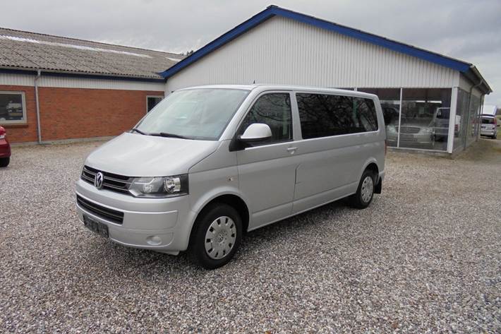 Sølv VW Caravelle fra 2014
