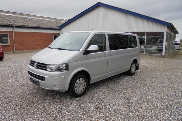 Sølv VW Caravelle fra 2014