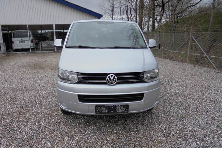 Sølv VW Caravelle fra 2014