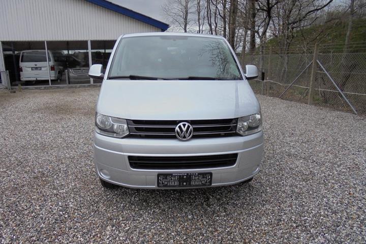 Sølv VW Caravelle fra 2014