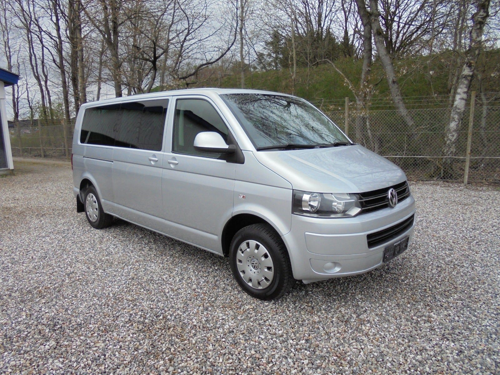 Sølv VW Caravelle fra 2014
