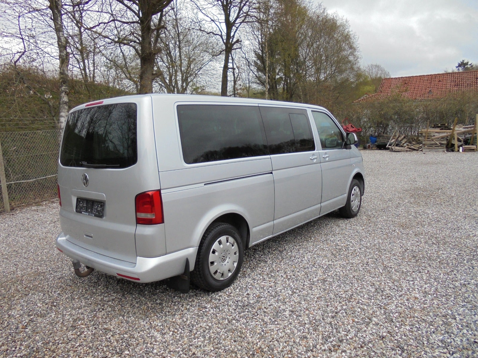 Sølv VW Caravelle fra 2014