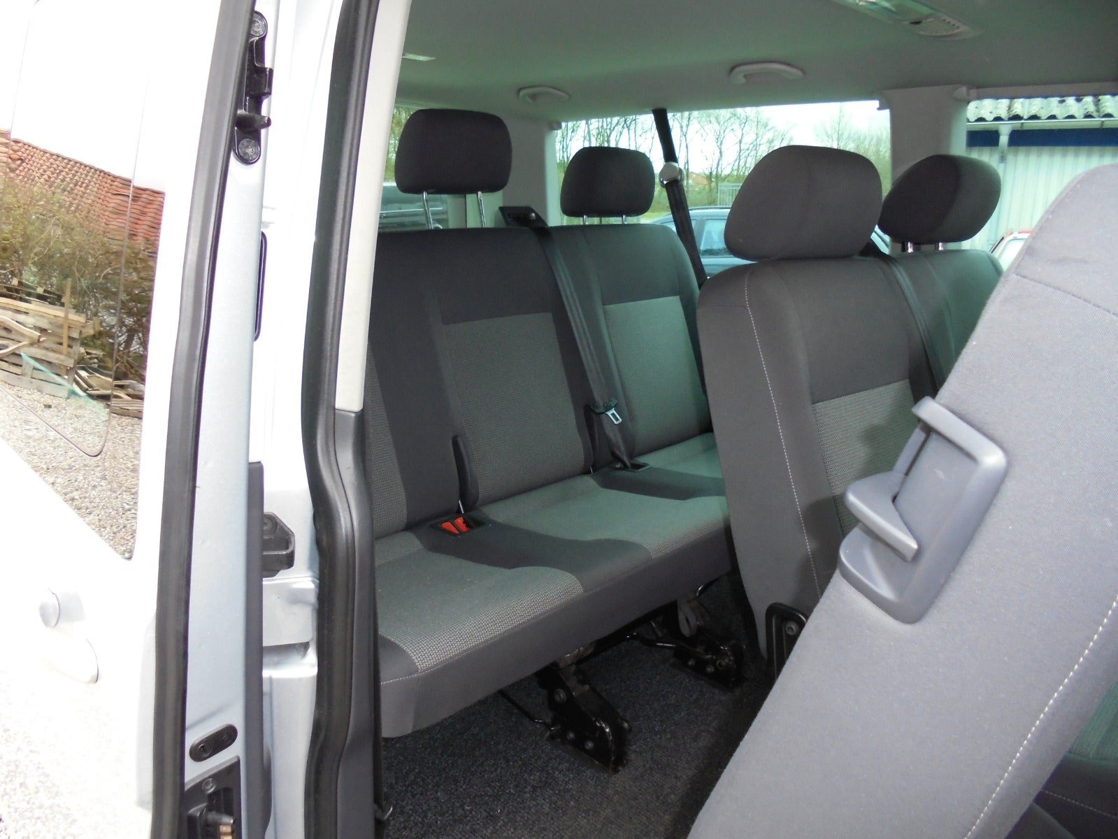 Sølv VW Caravelle fra 2014