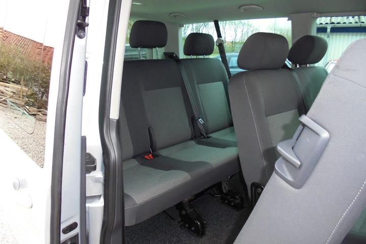 Sølv VW Caravelle fra 2014