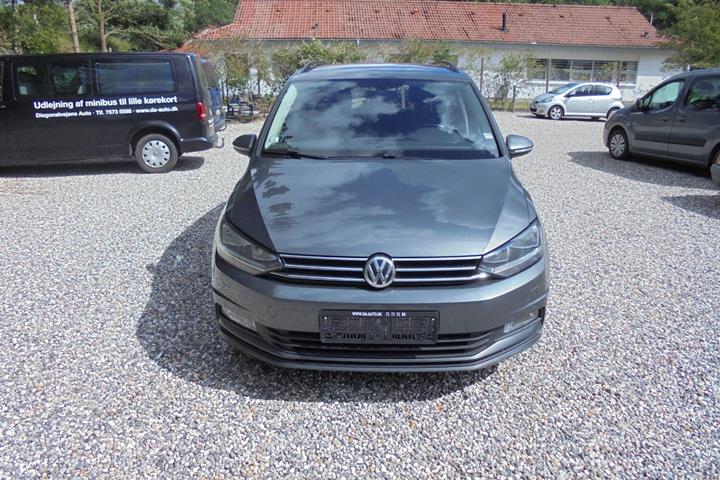 Grå VW Touran fra 2017