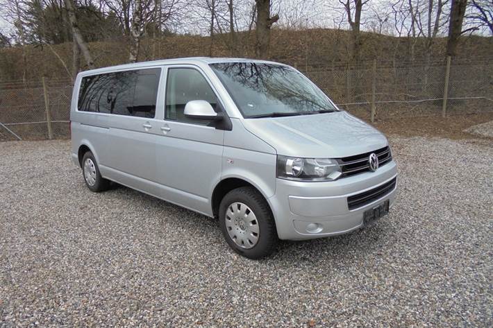 Sølv VW Caravelle fra 2015