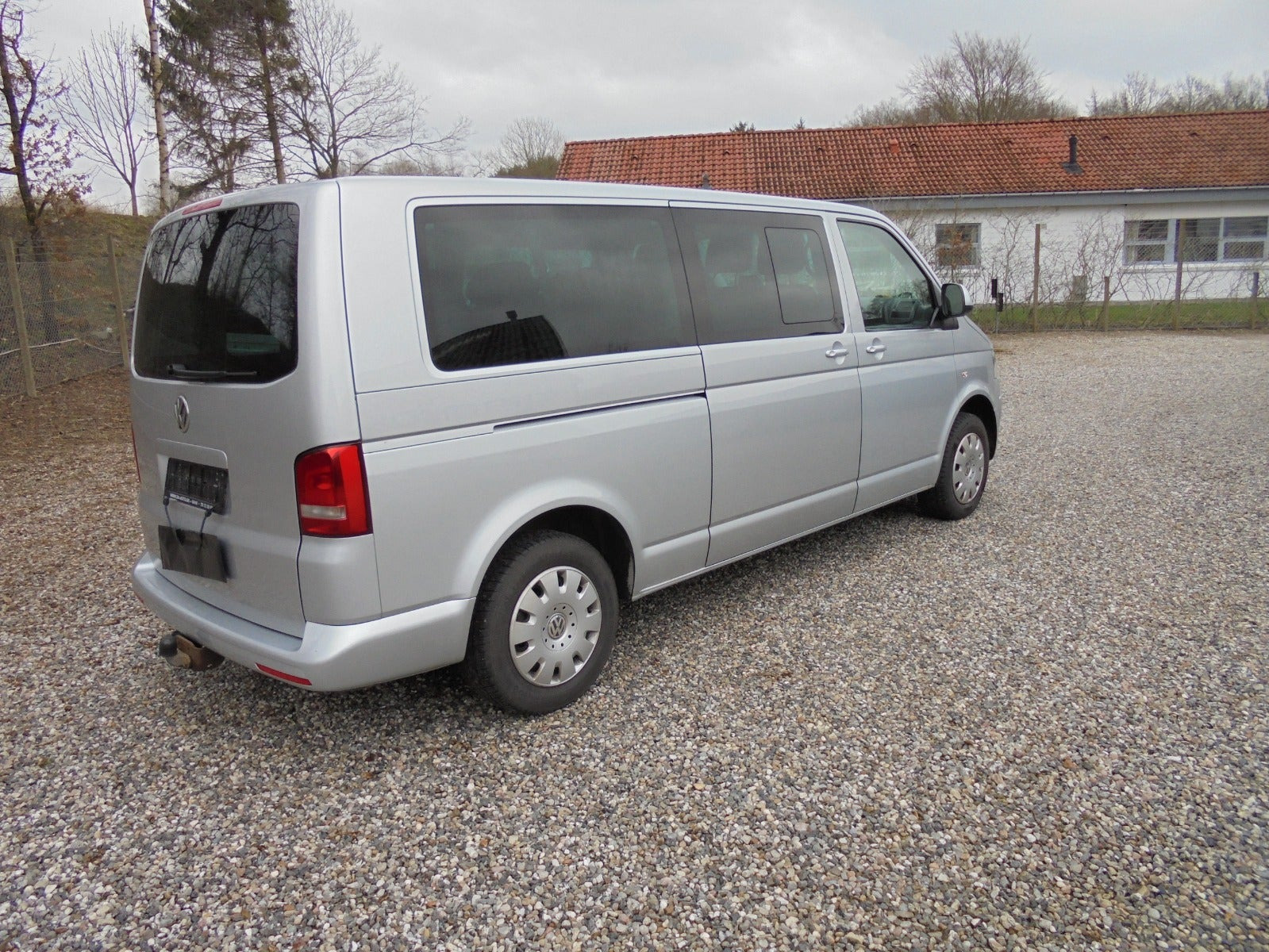 Sølv VW Caravelle fra 2015