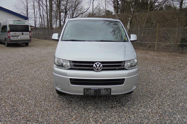 Sølv VW Caravelle fra 2015