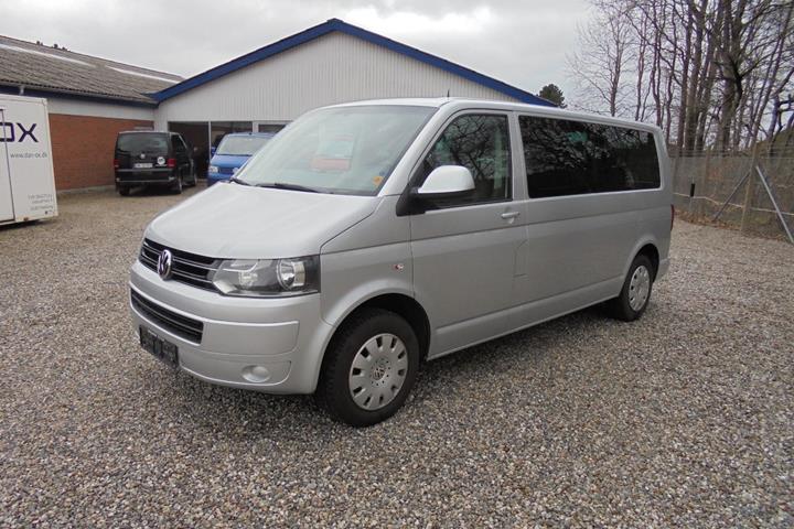 Sølv VW Caravelle fra 2015