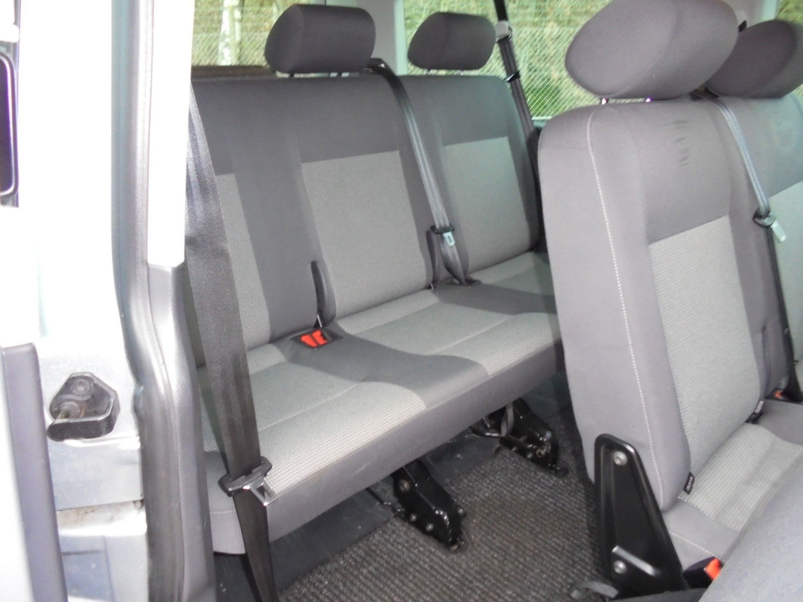 Sølv VW Caravelle fra 2015