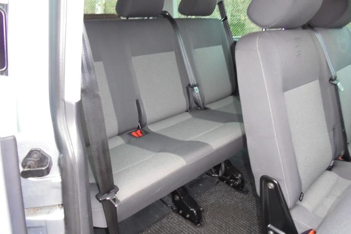 Sølv VW Caravelle fra 2015