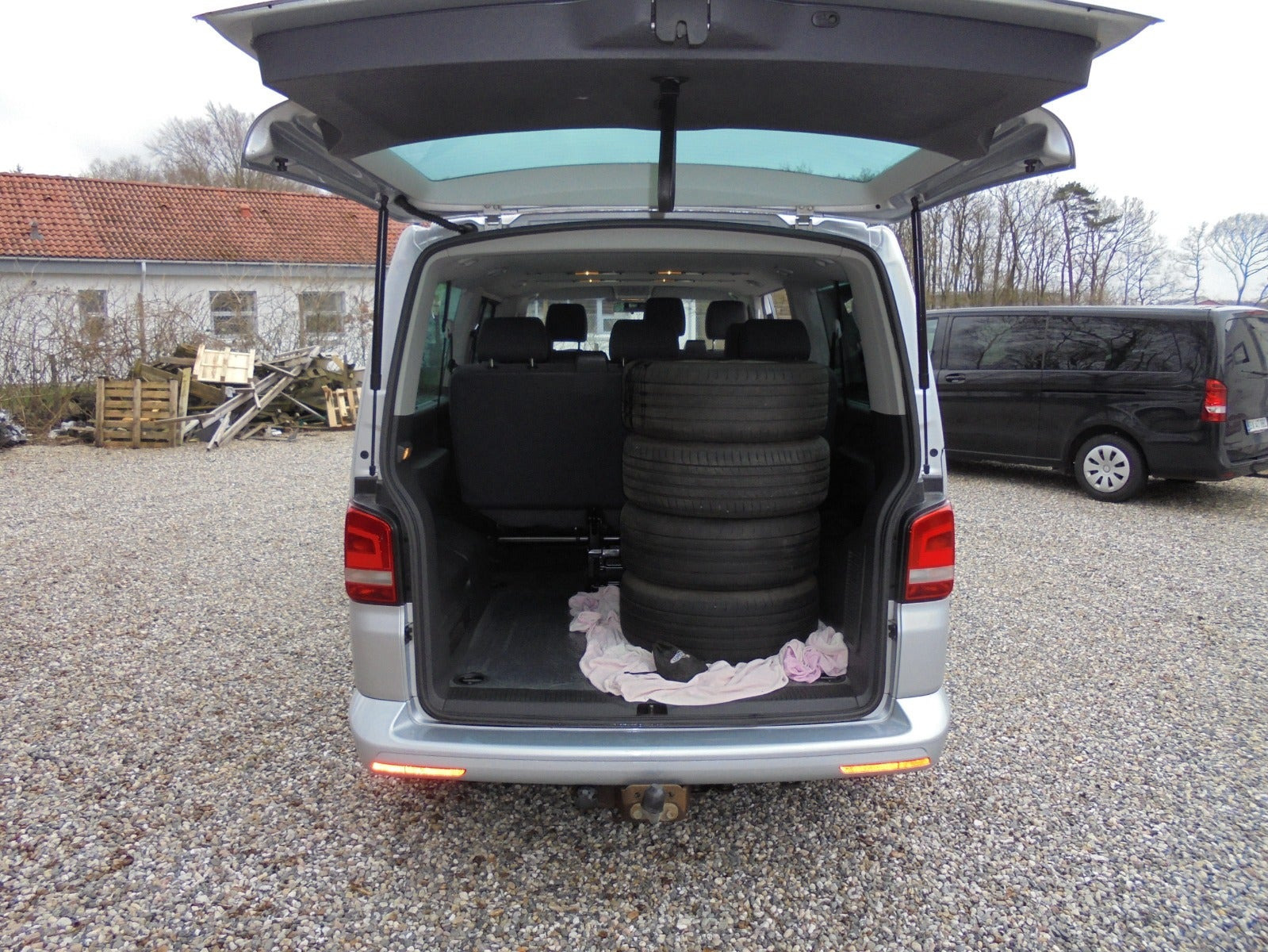 Sølv VW Caravelle fra 2015