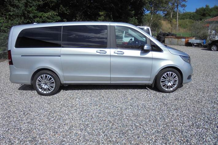 Sølv Mercedes V220 d fra 2015