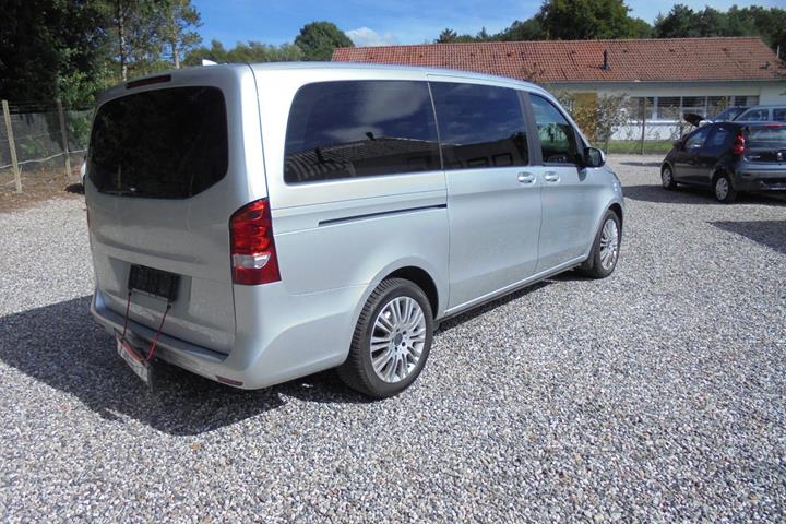 Sølv Mercedes V220 d fra 2015