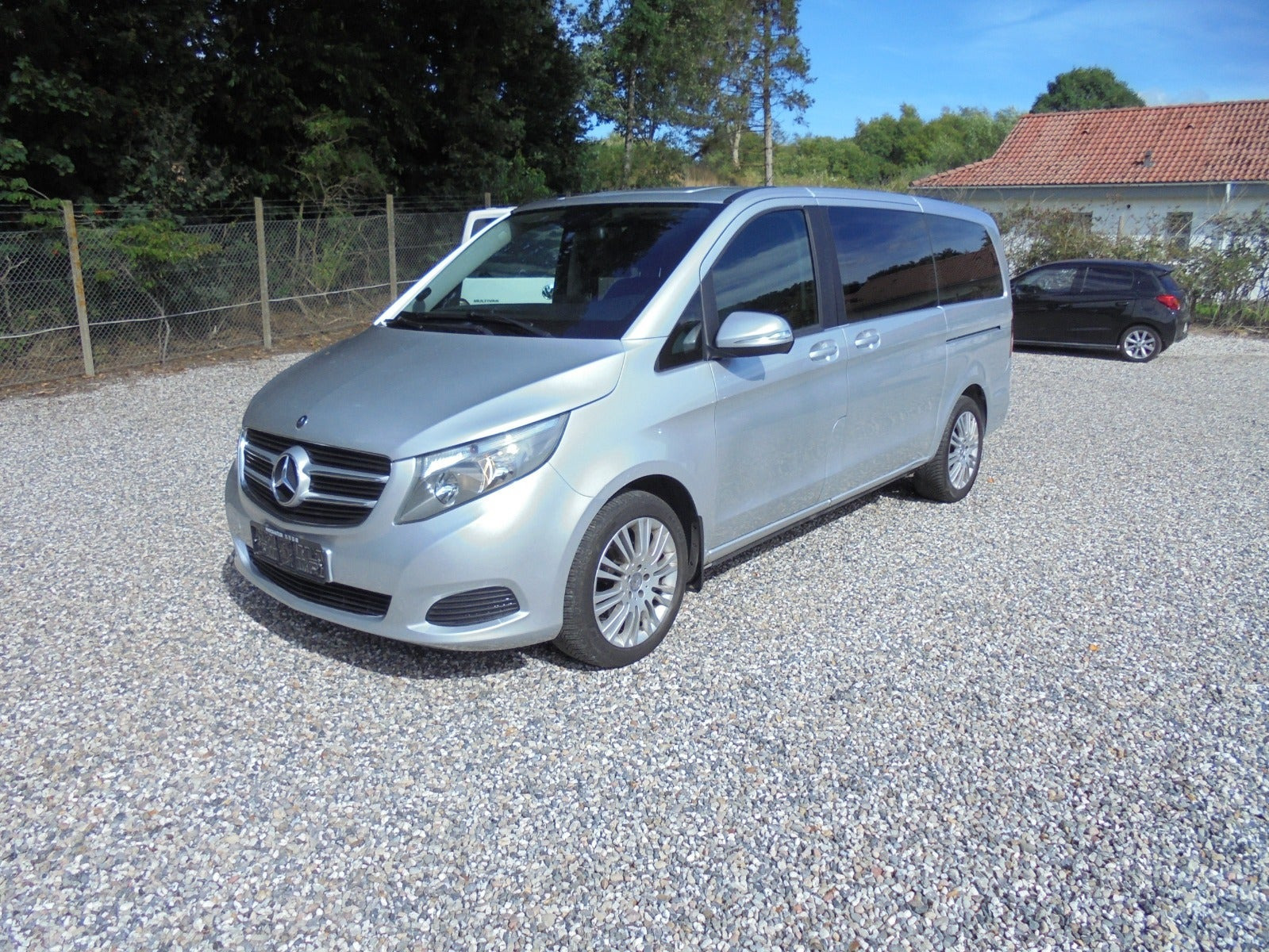 Sølv Mercedes V220 d fra 2015