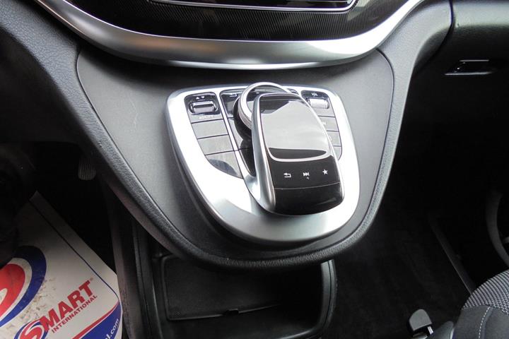 Sølv Mercedes V220 d fra 2015
