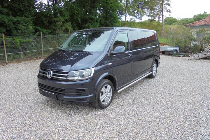 Blå VW Caravelle fra 2016
