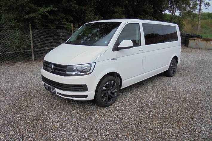 Hvid VW Caravelle fra 2016