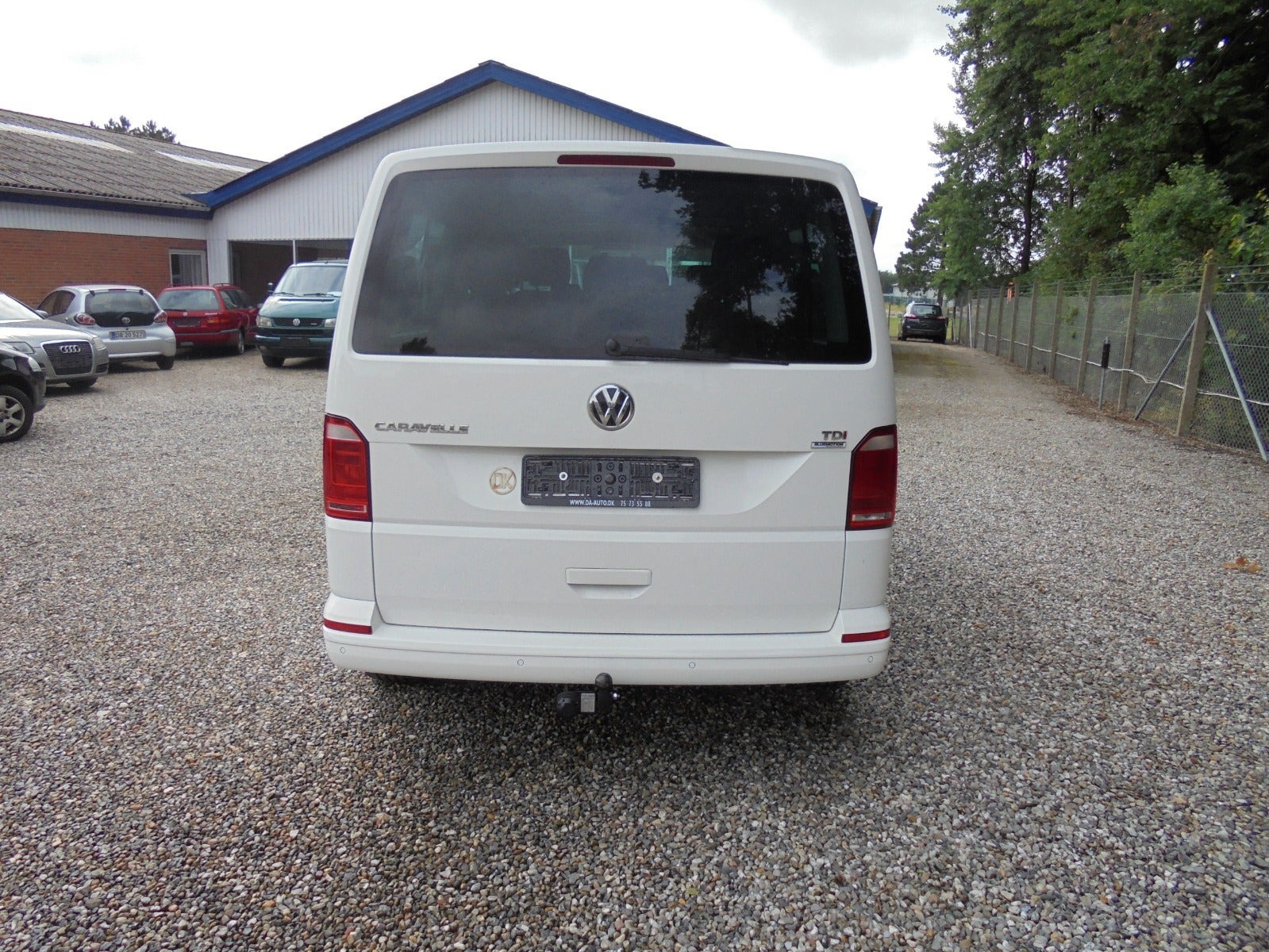 Hvid VW Caravelle fra 2016