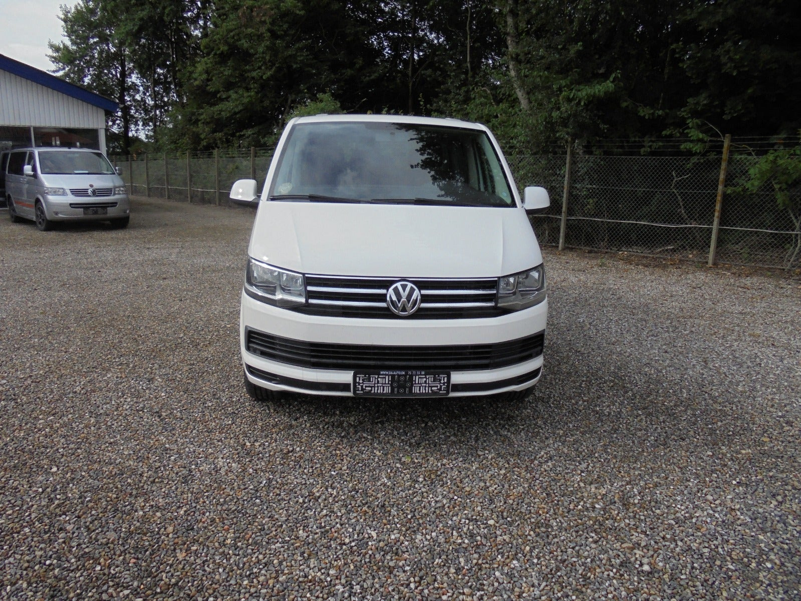 Hvid VW Caravelle fra 2016