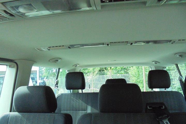 Hvid VW Caravelle fra 2016