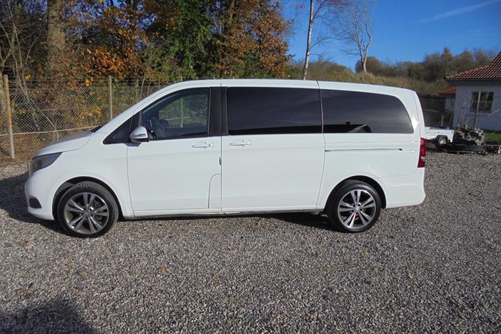 Hvid Mercedes V220 d fra 2016
