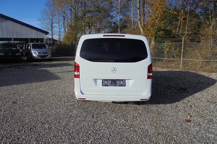 Hvid Mercedes V220 d fra 2016