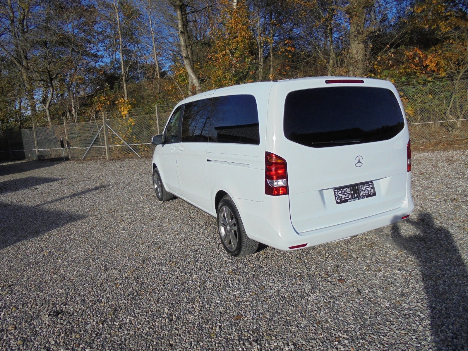 Hvid Mercedes V220 d fra 2016