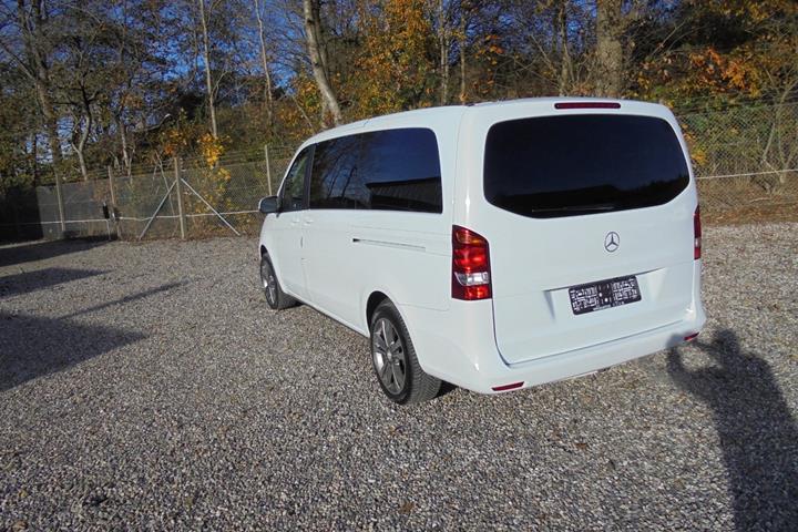 Hvid Mercedes V220 d fra 2016