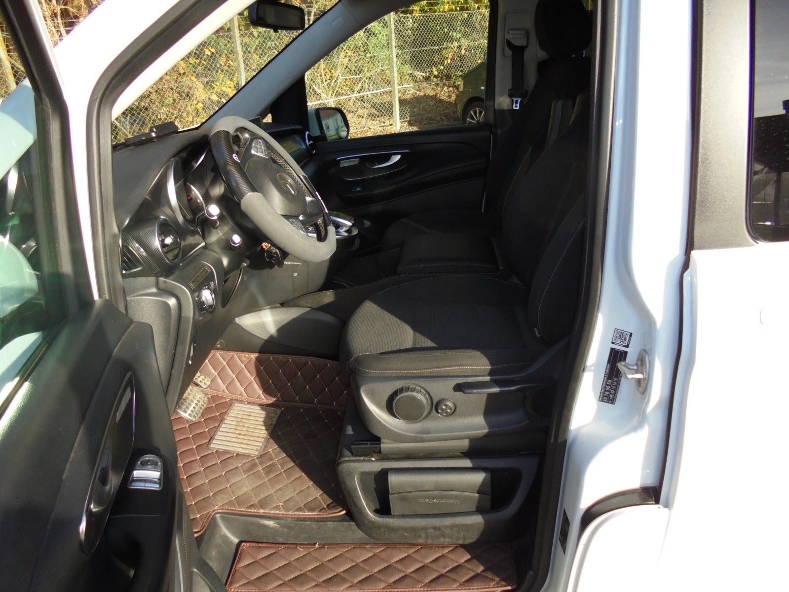 Hvid Mercedes V220 d fra 2016