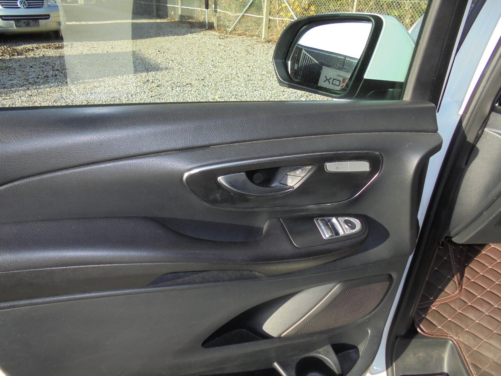 Hvid Mercedes V220 d fra 2016