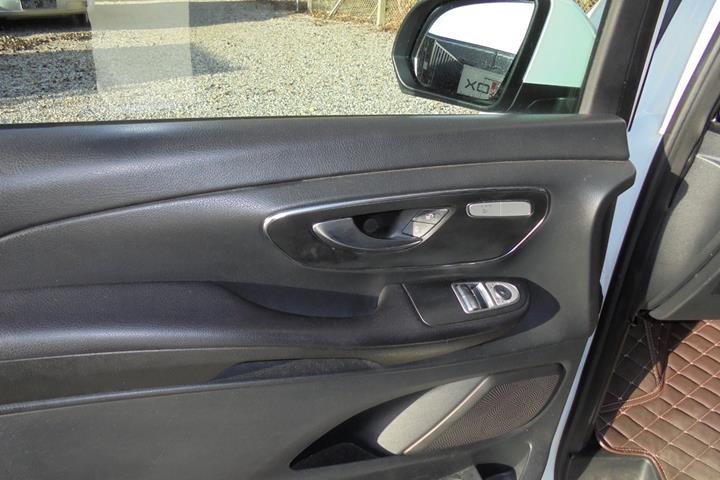 Hvid Mercedes V220 d fra 2016