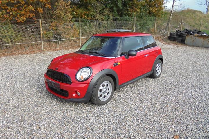 Rød Mini Cooper fra 2012 set udefra