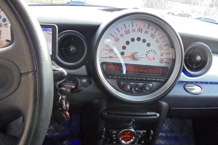 Rød Mini Cooper fra 2012