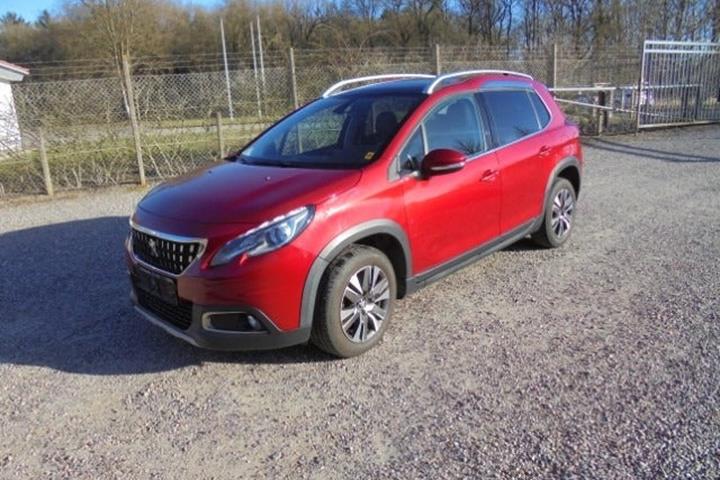 Grå Peugeot 2008 fra 2019 set udefra
