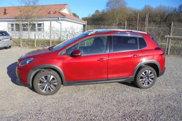 Grå Peugeot 2008 fra 2019