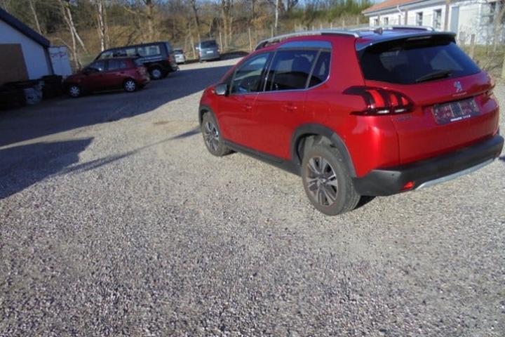 Grå Peugeot 2008 fra 2019