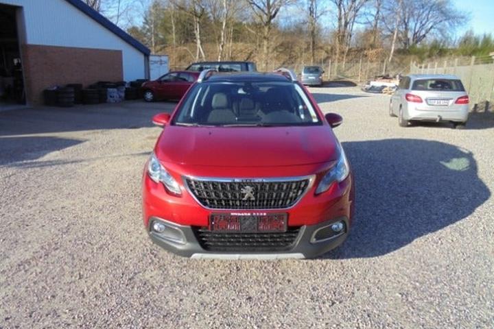 Grå Peugeot 2008 fra 2019